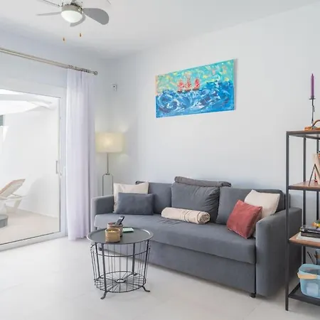 בית נופש Casa Lolalo - Modern With Pool, 15min Walk To Marina Rubicon