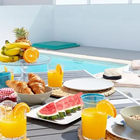 בית נופש Casa Lolalo - Modern With Pool, 15min Walk To Marina Rubicon פלאיה בלנקה