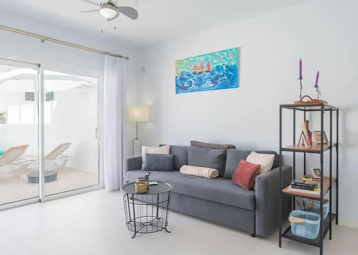 Semesterbostad Casa Lolalo - Modern With Pool, 15min Walk To Marina Rubicon