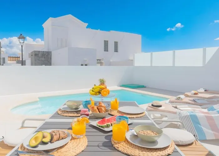 Casa Lolalo - Modern With Pool, 15min Walk To Marina Rubicon Semesterbostad *