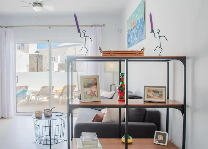 Semesterbostad Casa Lolalo - Modern With Pool, 15min Walk To Marina Rubicon *