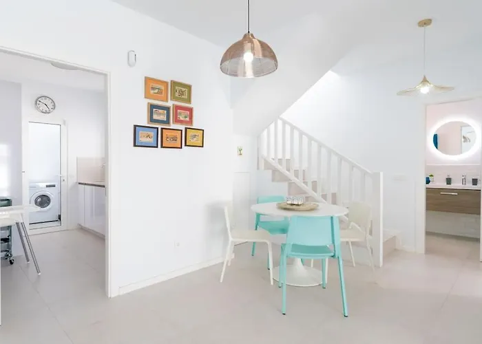 Semesterbostad Casa Lolalo - Modern With Pool, 15min Walk To Marina Rubicon *