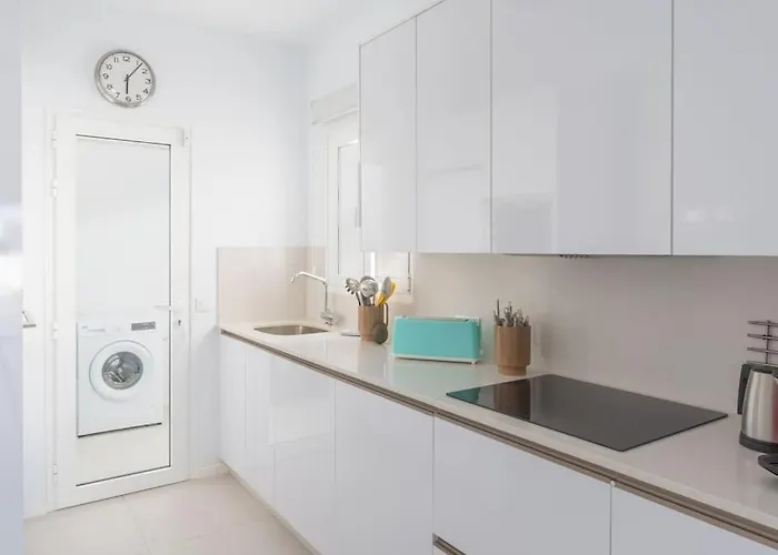 Semesterbostad Casa Lolalo - Modern With Pool, 15min Walk To Marina Rubicon