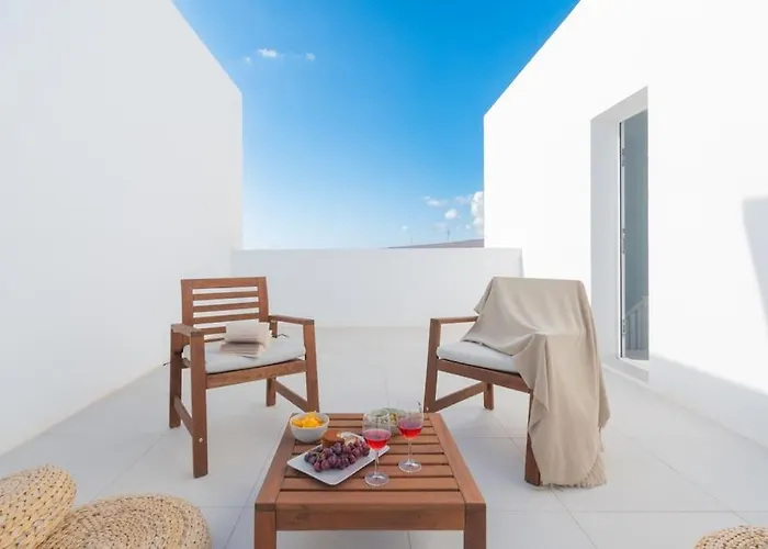 Semesterbostad Casa Lolalo - Modern With Pool, 15min Walk To Marina Rubicon