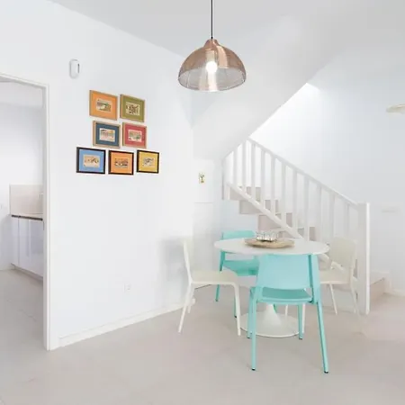 Сasa de vacaciones Casa Lolalo - Modern With Pool, 15min Walk To Marina Rubicón *