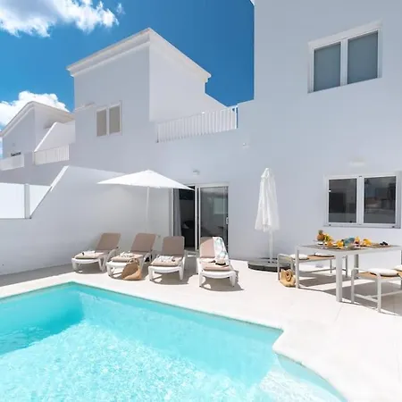 Casa Lolalo - Modern With Pool, 15min Walk To Marina Rubicon בית נופש