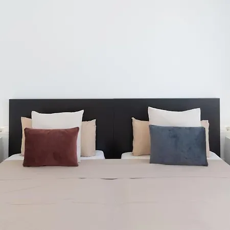 Casa Lolalo - Modern With Pool, 15min Walk To Marina Rubicon בית נופש